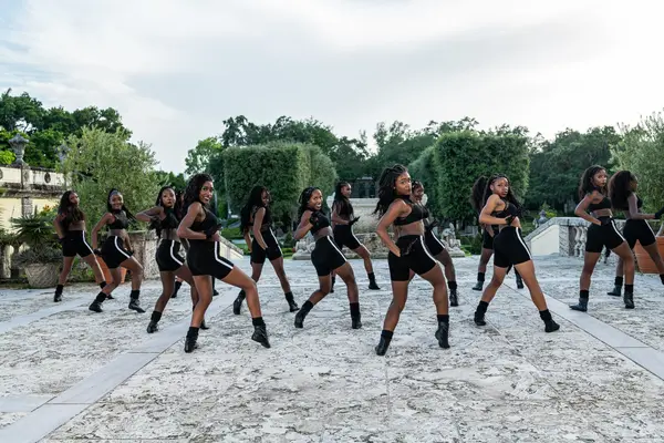 BTW Lady Twisters — Good Miami Project documentary photography