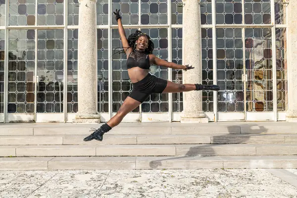 BTW Lady Twisters — Good Miami Project documentary photography