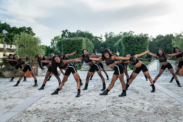 BTW Lady Twisters — Good Miami Project documentary photography