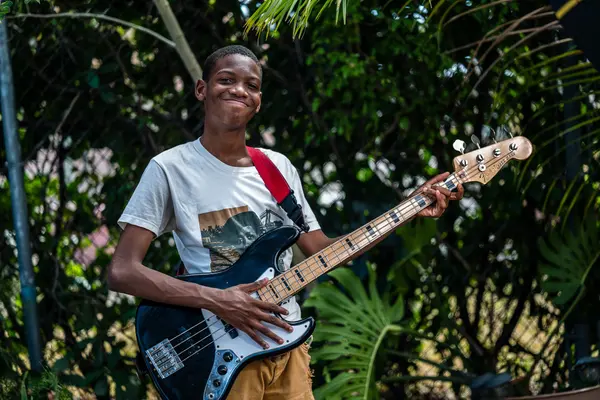 Guitars Over Guns — Good Miami Project documentary photography