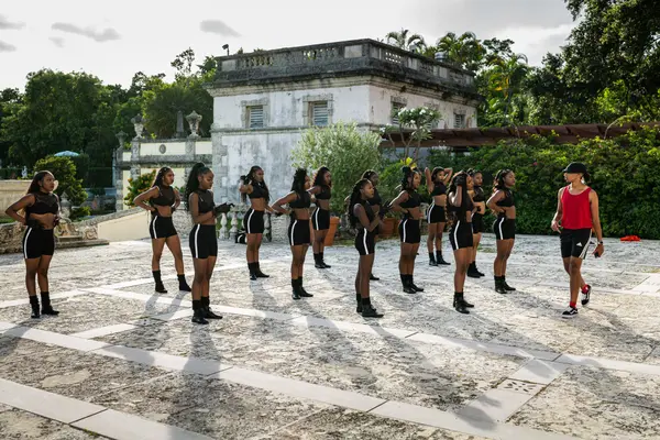 BTW Lady Twisters — Good Miami Project documentary photography