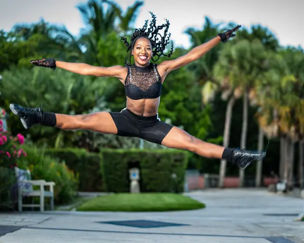BTW Lady Twisters — Good Miami Project documentary photography