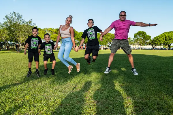 305 Pink Pack — Good Miami Project documentary photography