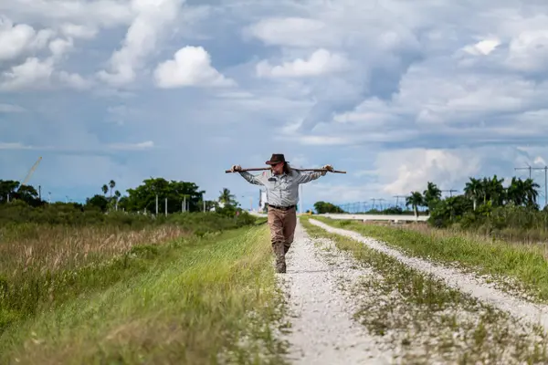 Swamp Apes — Good Miami Project documentary photography