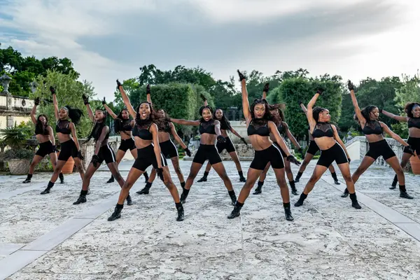 BTW Lady Twisters — Good Miami Project documentary photography